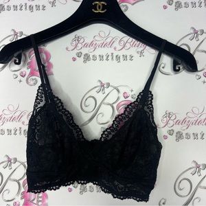 Talula Aritzia bra lace black bralette stretchy floral sexy comfy lounge